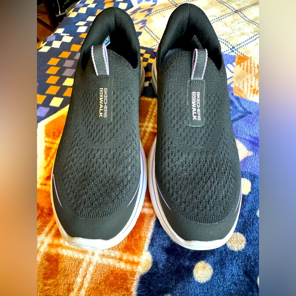Skechers woman's Black Slip-On Shoes